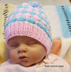 Čepička s bambulí pro mimi holčičku, nebo panenku