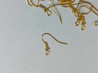 Náušnicový háček - žlutý  kov 